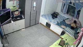 老男人在宿舍房间里干青少年POV视频