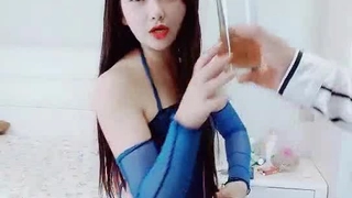 探花炮哥，全网商K偷拍独家，2000包间干漂亮小姐姐，前凸后翘，浪劲十足，沙发高跟啪啪激情无限