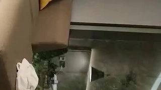 老夫老妻玩的比年轻人还兇 不管自拍棒按摩棒都OK