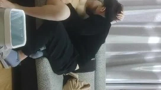 女神！超高质量女神下海！美乳无毛粉穴，水晶假屌爆插骚穴，搞得小穴湿哒哒，厕所尿尿非常淫骚