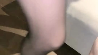 货车老板宾馆泄泄火找了一位白嫩肥臀一线天馒头B俄罗斯大美妞水还挺多的
