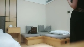 肉番酒店摄像头泄密！这绝对是在偷情西装带少妇开房【看简 介同城免费约炮】